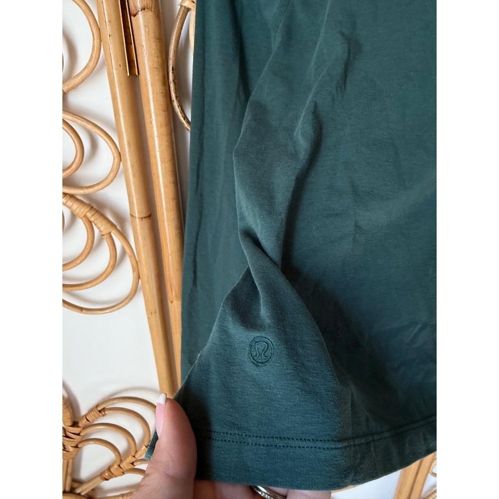 Lululemon Womens‎ Size 4 Dark Green Long Sleeve Athletic Round Neck Shirt